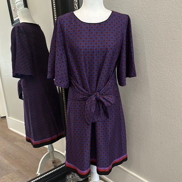 Ann Taylor Dresses & Skirts - Ann Taylor Dress Silky Lined Tie Waist Zip Back Versatile Work & Party Size 12